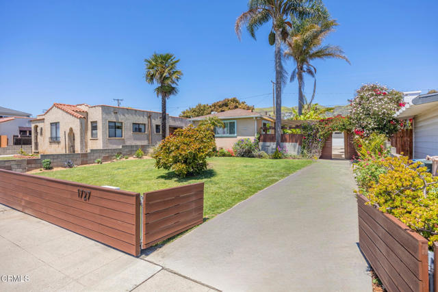 1727 San Nicholas Street, Ventura CA: https://media.crmls.org/mediaz/ad9f803d-8b47-4bb5-8b2d-b76542324045.jpg