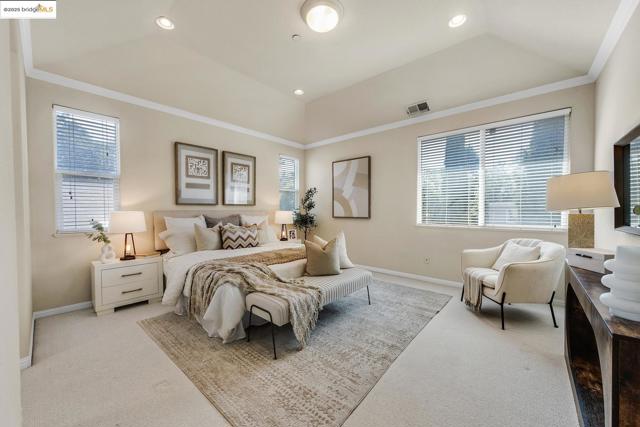 35 Amherst Ct, Menlo Park CA: https://media.crmls.org/mediaz/ad9f9154-ce44-4652-951f-8bef9f2e9a87.jpg