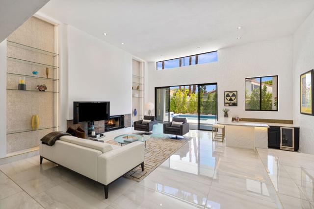 49 Mission Palms E Drive, Rancho Mirage CA: https://media.crmls.org/mediaz/ad9f9d73-e957-4b50-acac-6e70a087c66b.jpg