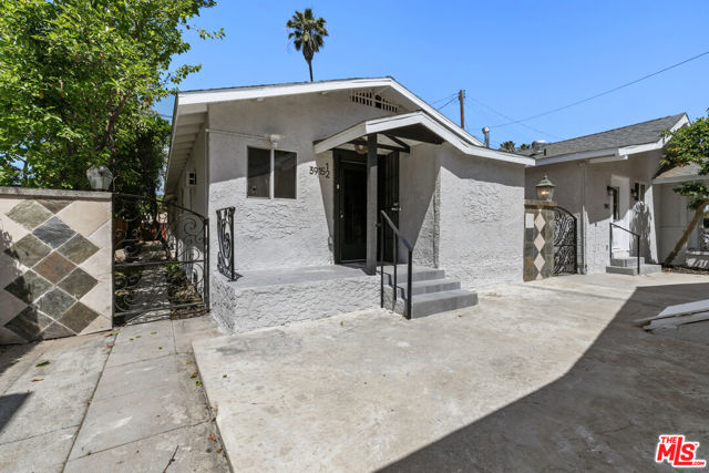 3915 1/2 S Budlong Avenue, Los Angeles CA: https://media.crmls.org/mediaz/ada00faf-72a1-4e96-8e8e-de0eb7921e57.jpg