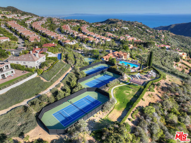 16724 Calle Arbolada, Pacific Palisades CA: https://media.crmls.org/mediaz/ada047bc-a953-4668-a803-cb1fbc760a83.jpg