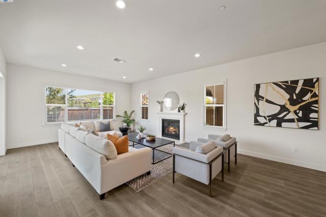 3044 Gritstone Street, Danville CA: https://media.crmls.org/mediaz/ada05cd8-bfb2-447e-b13c-c26ff0f28960.jpg