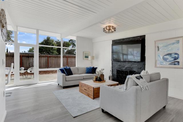1167 Temple Dr, Pacheco CA: https://media.crmls.org/mediaz/ada07e18-7585-4a6d-b0f0-48f990af4f79.jpg