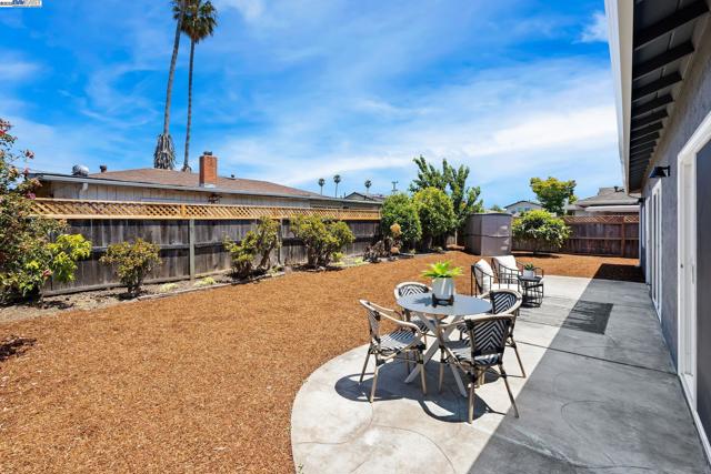 14272 Santiago Rd, San Leandro CA: https://media.crmls.org/mediaz/ada0d323-3a27-4835-a2b0-152ca9d2d5bc.jpg