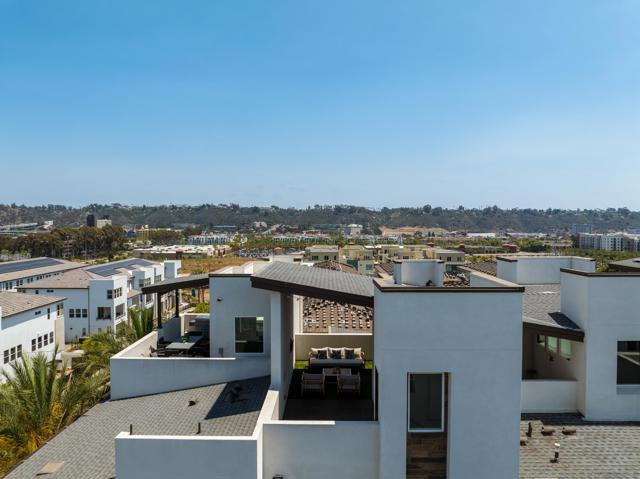 2731 Via Avella, San Diego CA: https://media.crmls.org/mediaz/ada12986-7fb8-460c-8d9c-f7621f454701.jpg