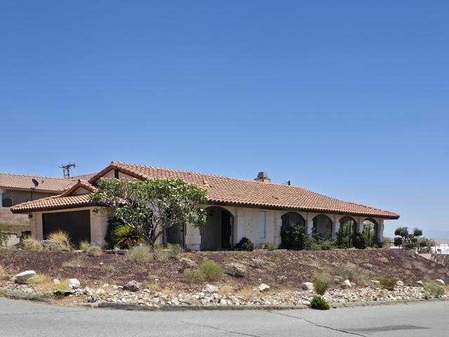 12800 Avenida Alta Loma, Desert Hot Springs CA: https://media.crmls.org/mediaz/ada1ca4d-977c-44e5-a568-5d33849ddf93.jpg