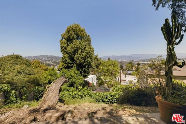 2467 Silver Ridge Avenue, Los Angeles CA: https://media.crmls.org/mediaz/ada206d7-762e-4b1d-9cda-c23aaf3a2505.jpg