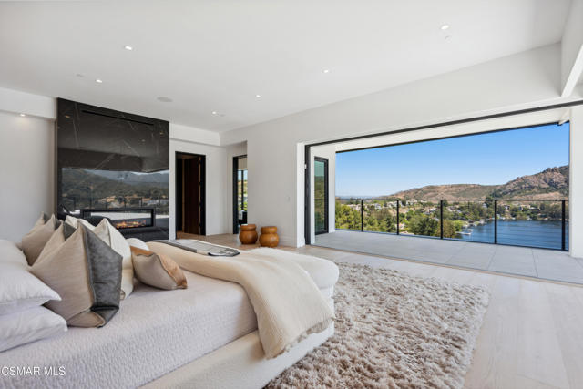 461 Lake Sherwood Drive, Lake Sherwood CA: https://media.crmls.org/mediaz/ada22718-714b-4a2c-aa12-a6afc55d3fc4.jpg