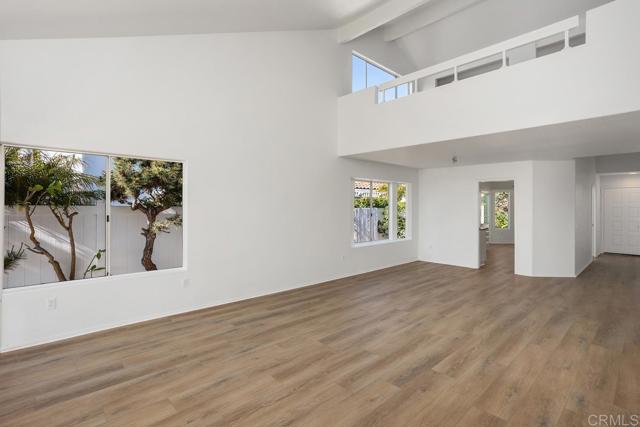 4905 Alicante Way, Oceanside CA: https://media.crmls.org/mediaz/ada228b4-b351-47e7-86ae-5c550f8bb963.jpg