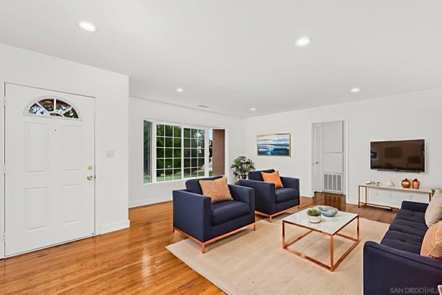614 Fifth Ave, Chula Vista CA: https://media.crmls.org/mediaz/ada2d4b0-daf6-434f-a5e5-401ca5987075.jpg
