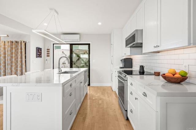 Detail Gallery Image 10 of 51 For 909 Olive Ave, Coronado,  CA 92118 - 2 Beds | 2 Baths