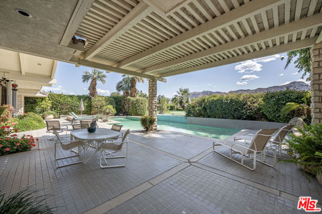 7 Churchill Lane, Rancho Mirage CA: https://media.crmls.org/mediaz/ada406dd-3e67-42d7-a4f3-795e8cd81f0f.jpg