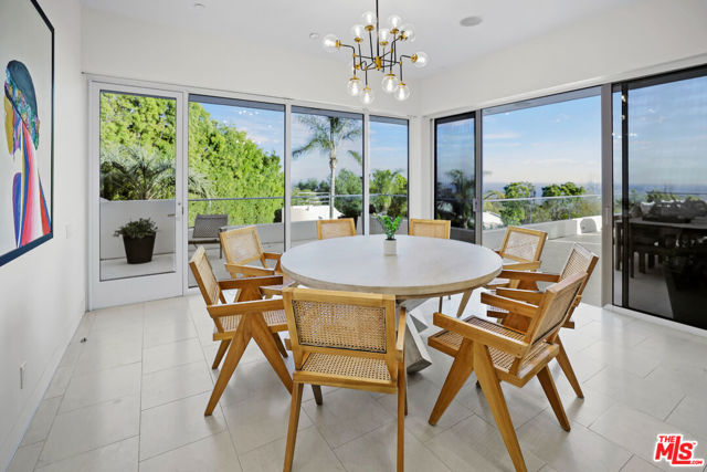 27454 Winding Way, Malibu CA: https://media.crmls.org/mediaz/ada44e8b-c658-4e2b-9724-cc391531f032.jpg
