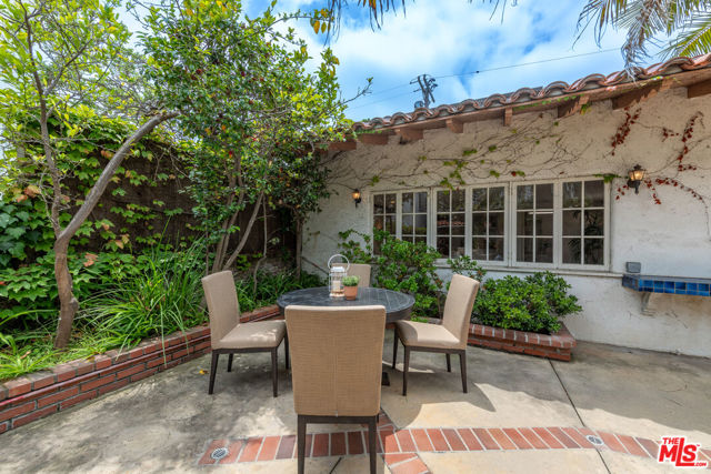 475 S Rodeo Drive, Beverly Hills CA: https://media.crmls.org/mediaz/ada4f3a6-4ab3-4516-ad1a-10892aa0a54c.jpg