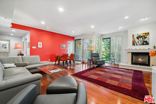 502 San Vicente Boulevard, Santa Monica CA: https://media.crmls.org/mediaz/ada52992-1ac0-4866-a943-19f1a58ecc21.jpg