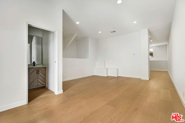 3761 Glenridge Drive, Sherman Oaks CA: https://media.crmls.org/mediaz/ada62cab-c5f5-431e-8820-021da8f530fa.jpg