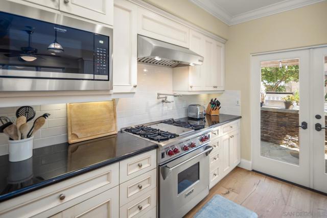 867 E Avenue, Coronado CA: https://media.crmls.org/mediaz/ada6b884-f4dc-4d63-a375-1ea1a1de941b.jpg