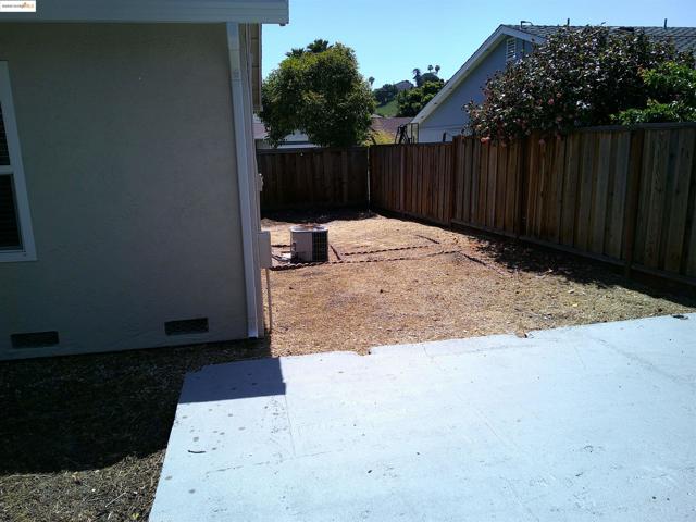 139 Heather Ave, Hercules CA: https://media.crmls.org/mediaz/ada6eaac-ed6f-47bc-a0a0-206bdc2c8199.jpg