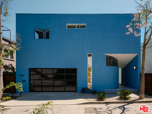 1624 Westerly Terrace, Los Angeles CA: https://media.crmls.org/mediaz/ada73b42-c3be-4c5b-a2bd-0f1c6d115dd7.jpg