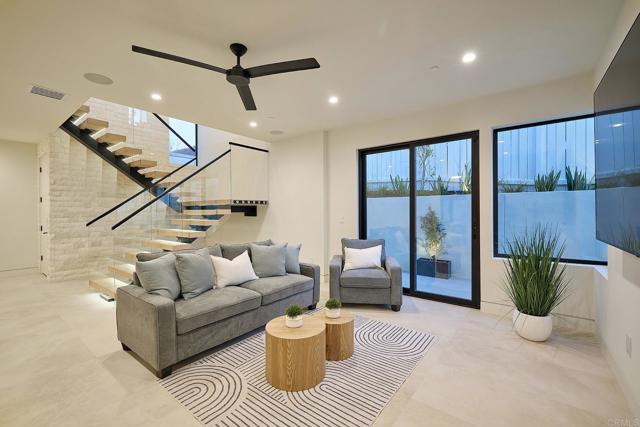 537 N Granados Avenue, Solana Beach CA: https://media.crmls.org/mediaz/ada80f82-bfa6-4c8c-83b3-6bb3e662cf4e.jpg
