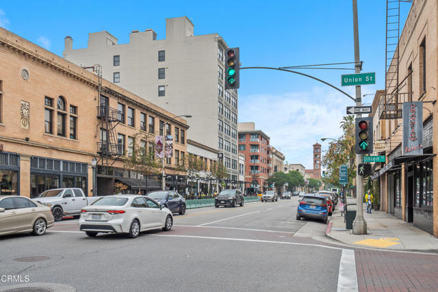 35 N Raymond Avenue, Pasadena CA: https://media.crmls.org/mediaz/ada91ff1-5167-4818-9fd4-00369ab9eb88.jpg