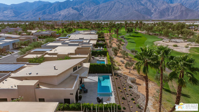 4321 Lumina Way, Palm Springs CA: https://media.crmls.org/mediaz/ada92480-03a9-40f4-882b-9941f690205c.jpg