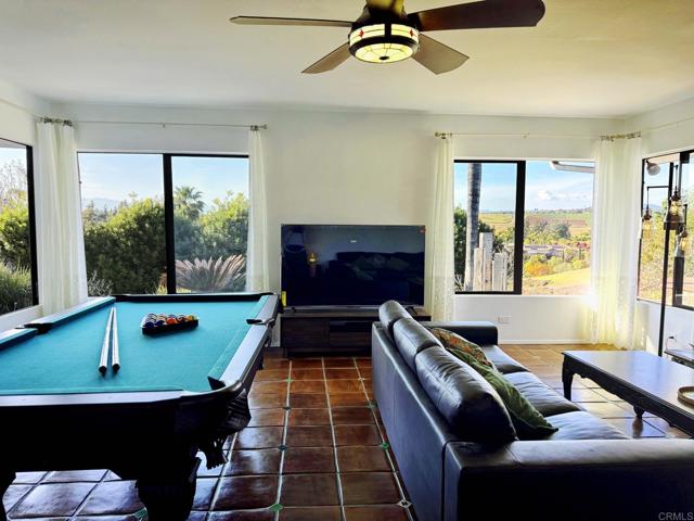 Detail Gallery Image 12 of 53 For 1650 Winterwarm Dr., Fallbrook,  CA 92028 - 3 Beds | 3 Baths
