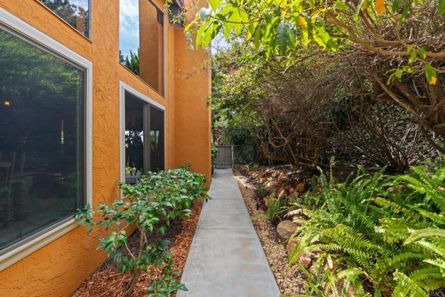 431 Orpheus Avenue, Encinitas CA: https://media.crmls.org/mediaz/ada9f12a-3a37-4be6-bc6b-024fb5c45f07.jpg