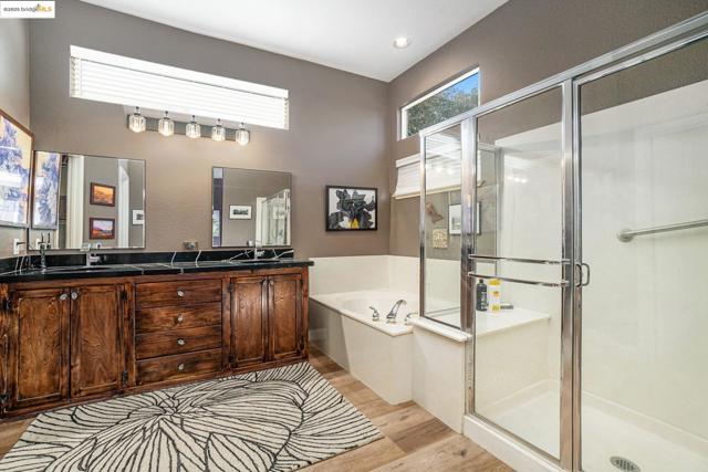 139 Pippin Dr, Brentwood CA: https://media.crmls.org/mediaz/adaa2ce2-1f89-480f-878e-7f57ed100d23.jpg