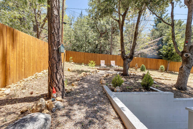 25440 Rim Rock Road, Idyllwild CA: https://media.crmls.org/mediaz/adaa97d4-c71c-445f-a8b3-a61caaa123e2.jpg