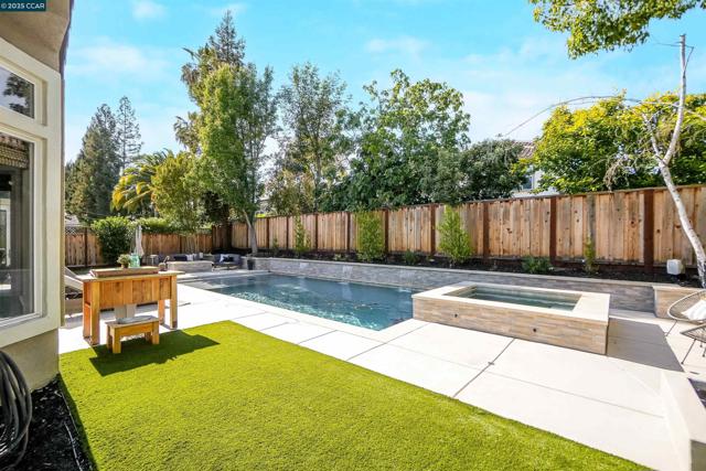 139 Shelterwood Ln, Danville CA: https://media.crmls.org/mediaz/adaacf7b-6c9d-4e7c-b01e-74a36ce2a850.jpg