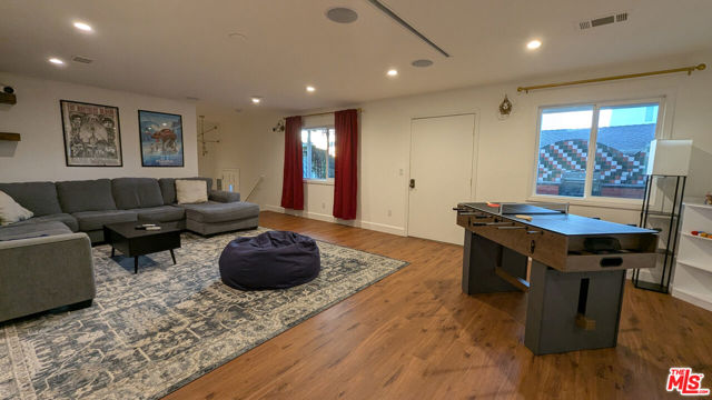 4925 W 20th Street, Los Angeles CA: https://media.crmls.org/mediaz/adab165e-ab57-4834-b76e-c18089630c9c.jpg