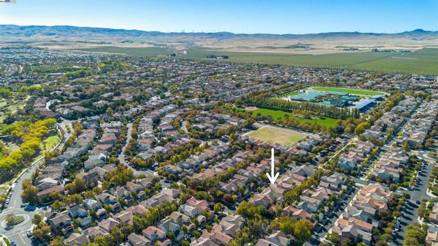 215 W Santa Cruz Way, Mountain House CA: https://media.crmls.org/mediaz/adab5afa-a09e-4364-b49a-7fcb82d189c0.jpg