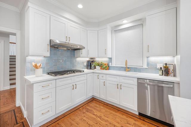 107 Knockash, San Francisco CA: https://media.crmls.org/mediaz/adababab-577a-4034-96bd-645b896d75f0.jpg
