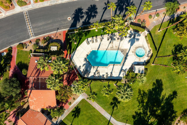 6000 Montecito Drive, Palm Springs CA: https://media.crmls.org/mediaz/adabd5f8-b2ca-4781-a724-cd2e5834b852.jpg