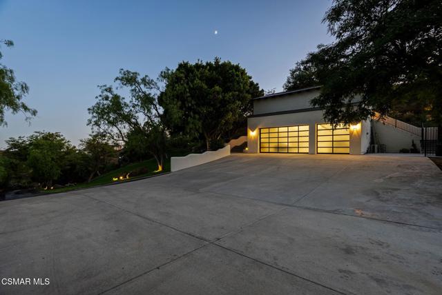 33235 Mulholland Highway, Malibu CA: https://media.crmls.org/mediaz/adac18a3-3649-4a7e-aec2-863fc518edbc.jpg