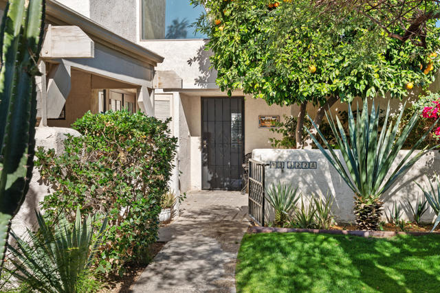 73322 Shadow Mountain Drive, Palm Desert CA: https://media.crmls.org/mediaz/adac98ab-149e-4591-81fb-a9f6d5d82459.jpg