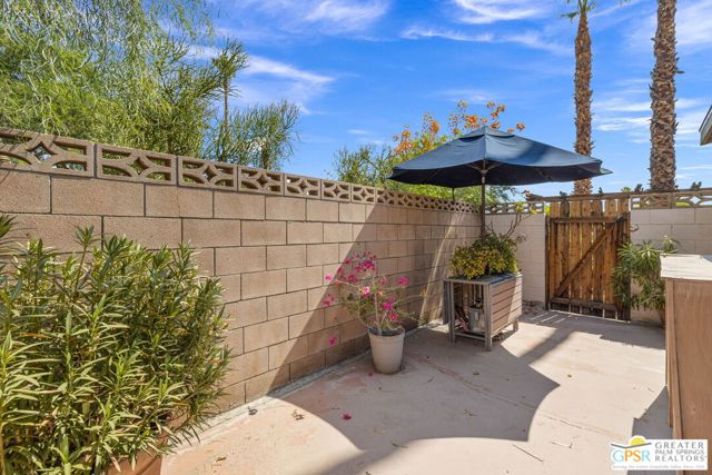 587 S Calle Ajo, Palm Springs CA: https://media.crmls.org/mediaz/adacdbba-3ff1-4dc4-9d2d-d450b0c3e6e8.jpg
