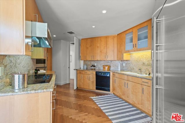 300 N Swall Drive, Beverly Hills CA: https://media.crmls.org/mediaz/adacf6b1-b2c1-4485-94d5-5793cb9e8fdf.jpg
