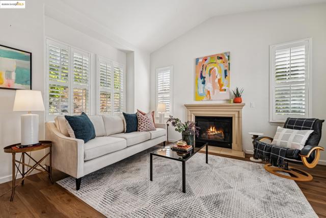 1027 Azuar Drive, Vallejo CA: https://media.crmls.org/mediaz/adada2be-8bb0-416c-aa92-33e9591474da.jpg