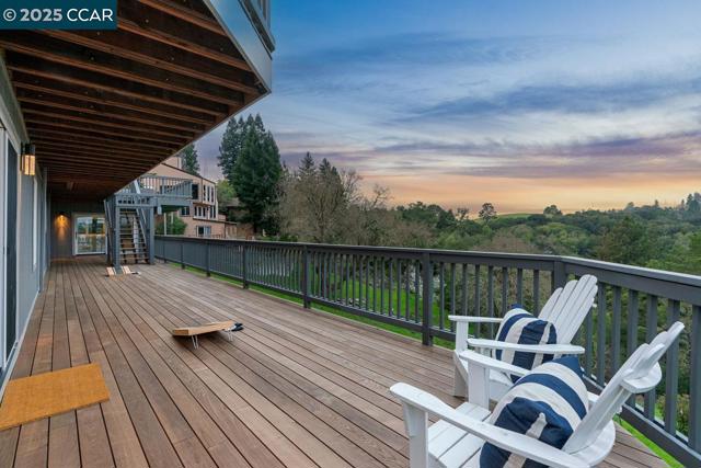 625 Sky Hy Cir, Lafayette CA: https://media.crmls.org/mediaz/adae11c8-e9e0-46c9-8c08-ea48ddbe318c.jpg