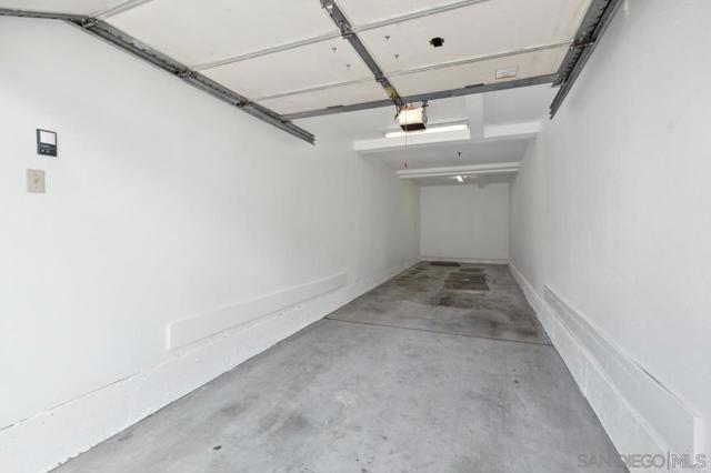 1268 Essex St, San Diego CA: https://media.crmls.org/mediaz/adae675a-8041-4245-b827-2321a77794c8.jpg