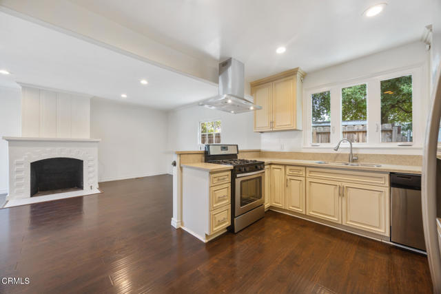 1430 Pepper Drive, Pasadena CA: https://media.crmls.org/mediaz/adae679c-73a2-4e35-af32-bed1e8f6e68d.jpg