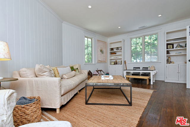 Image 27 of 55 For 3640 Longridge Avenue