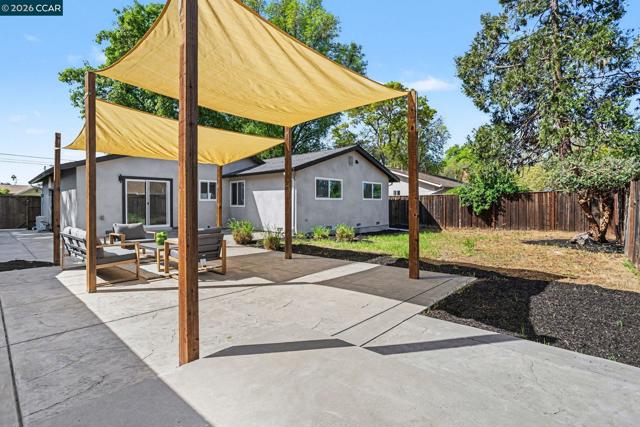 Image 22 of 29 For 2579 Montgomery Ave