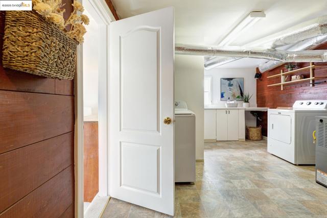 6753 Manor Crest, Oakland CA: https://media.crmls.org/mediaz/adafa42b-ca2a-4828-9431-c8885a2d8727.jpg