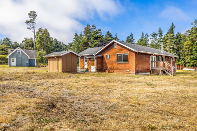 Detail Gallery Image 19 of 32 For 32500 Gibney Ln, Fort Bragg,  CA 95437 - 3 Beds | 3 Baths