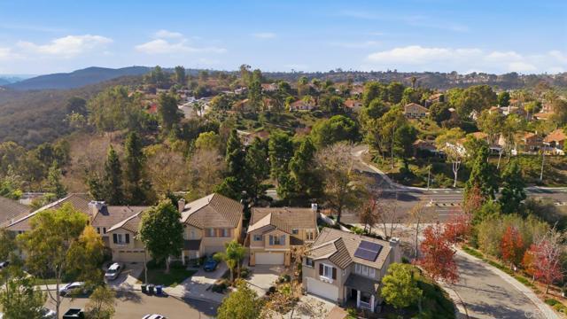 Detail Gallery Image 4 of 44 For 1959 Oxford Ct, Vista,  CA 92081 - 3 Beds | 2/1 Baths