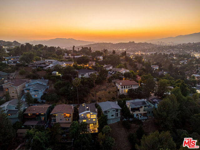 980 Oneonta Drive, Los Angeles CA: https://media.crmls.org/mediaz/adb1c12c-fe3c-45d6-b2fd-0251f517224b.jpg