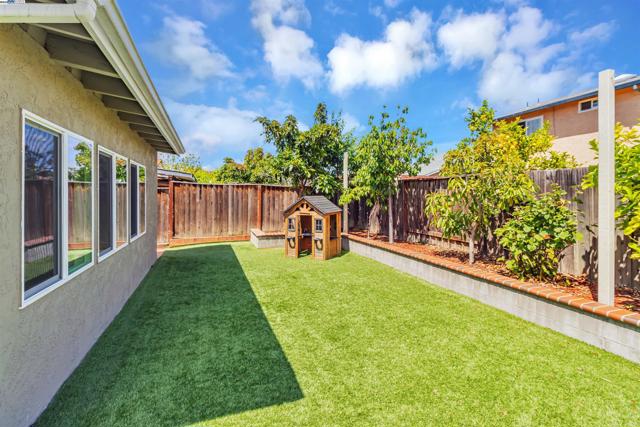 597 Singley Dr, Milpitas CA: https://media.crmls.org/mediaz/adb1f443-94fc-444d-a89f-96a341c40ee2.jpg